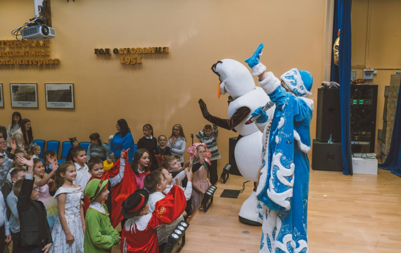 Новогодний праздник в Мгинской школе