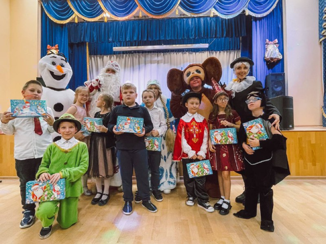 Новогодний праздник в Мгинской школе