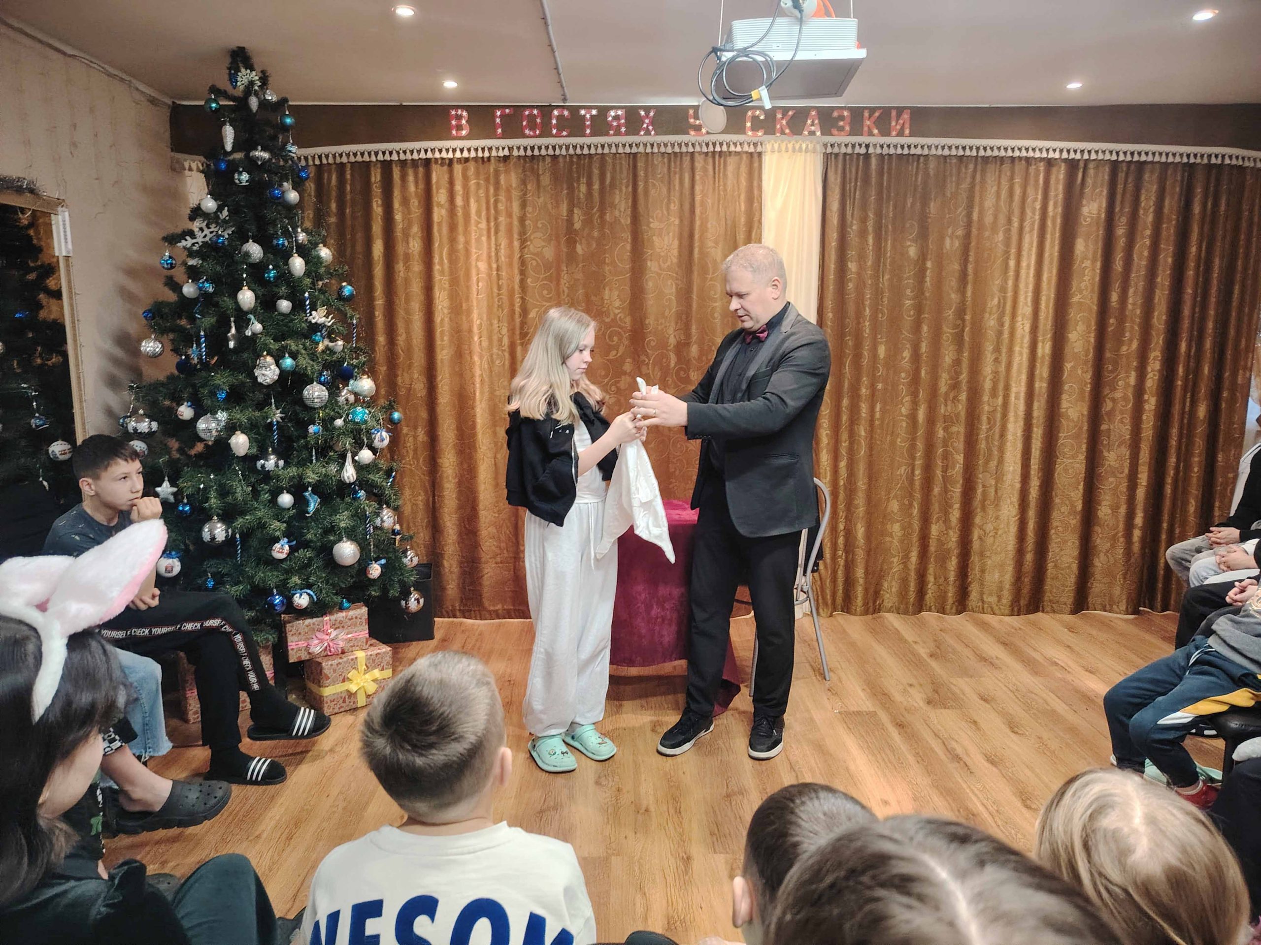 Новогодний праздник в детском доме!